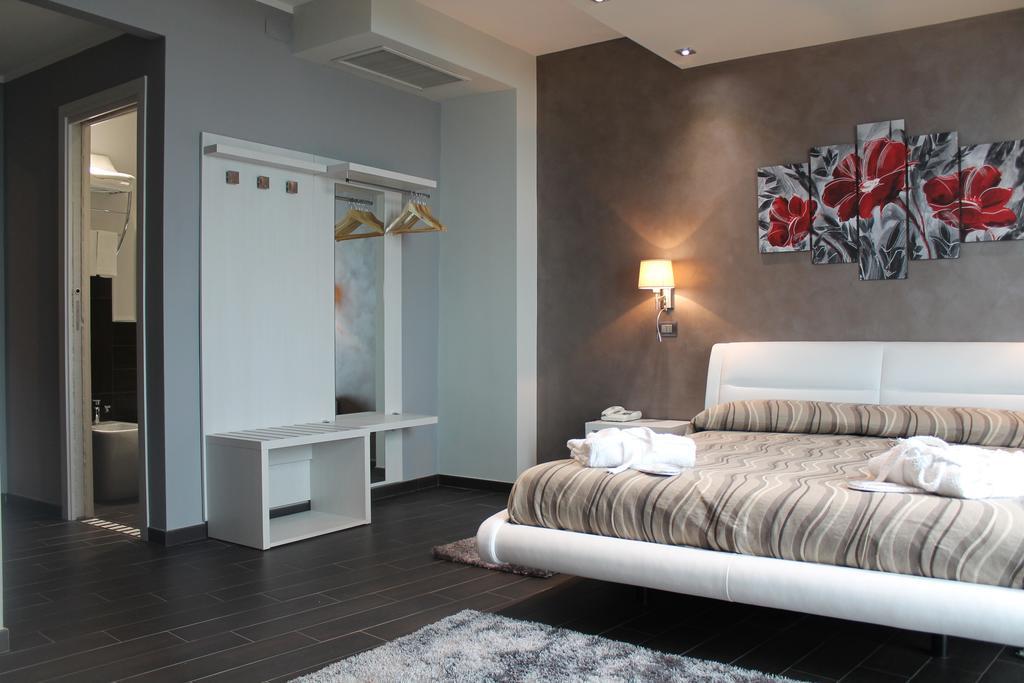 Hotel Mediterraneo روشيلا لونيكا الغرفة الصورة