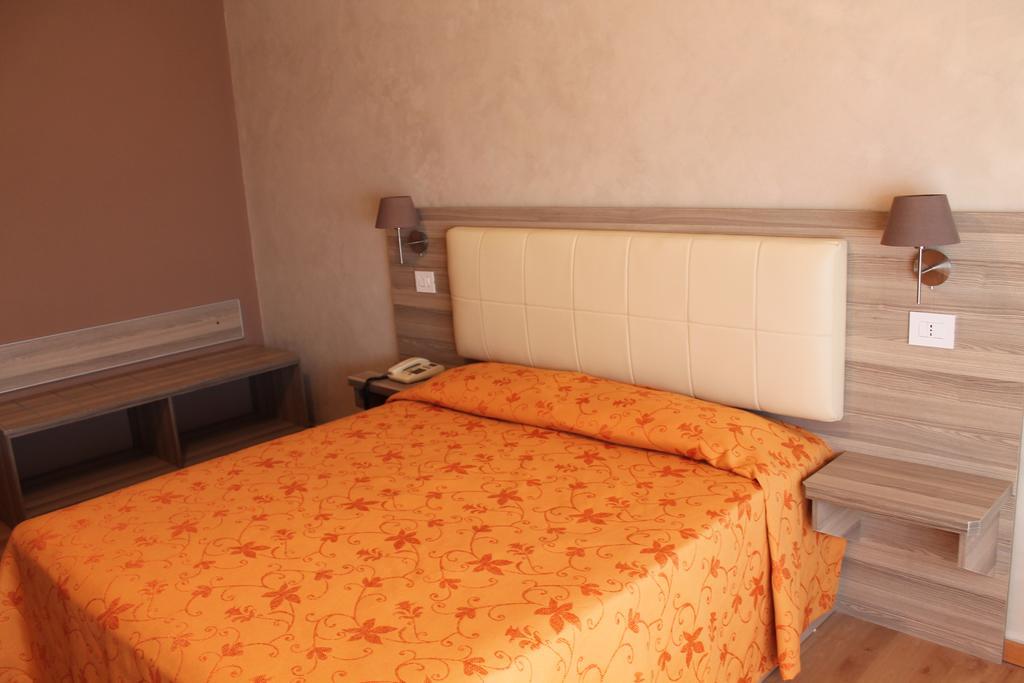 Hotel Mediterraneo روشيلا لونيكا المظهر الخارجي الصورة